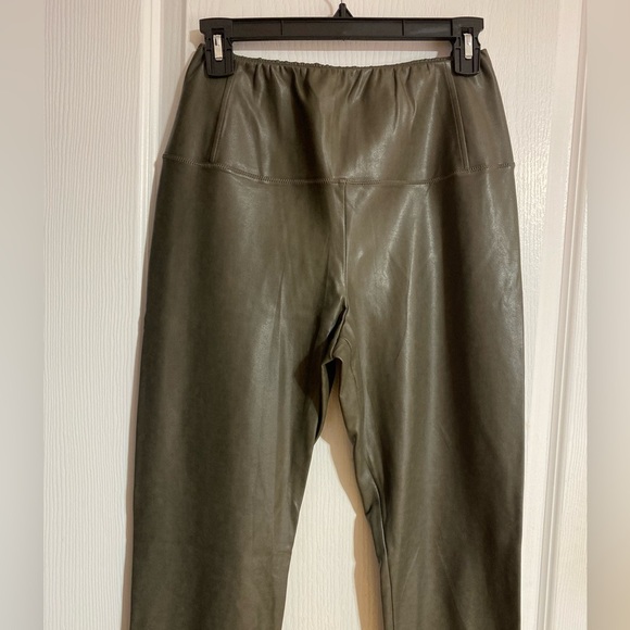 Aritzia Wilfred Daria Faux Leather Olive Green Leggings Pant Size Medium - Picture 3 of 12